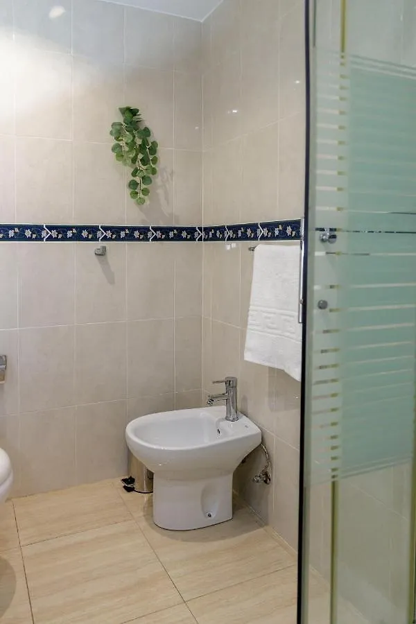 First Line Apartment Sea Views With Pool And Free Parking Benalmádena