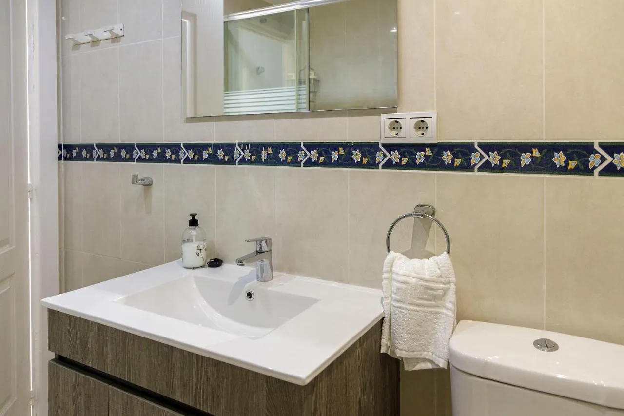 First Line Apartment Sea Views With Pool And Free Parking Benalmádena 0*,  España