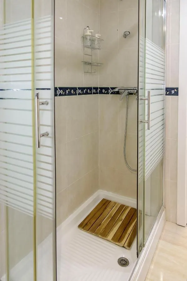 First Line Apartment Sea Views With Pool And Free Parking Benalmádena