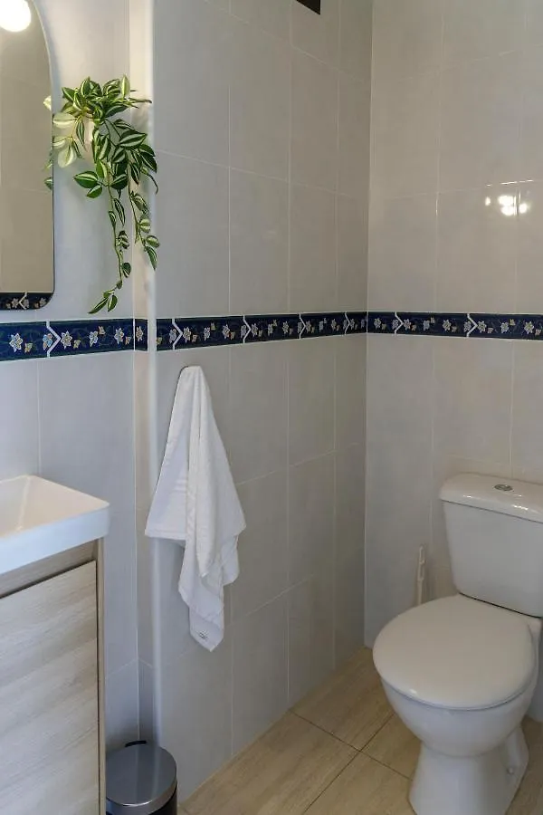 First Line Apartment Sea Views With Pool And Free Parking Benalmádena