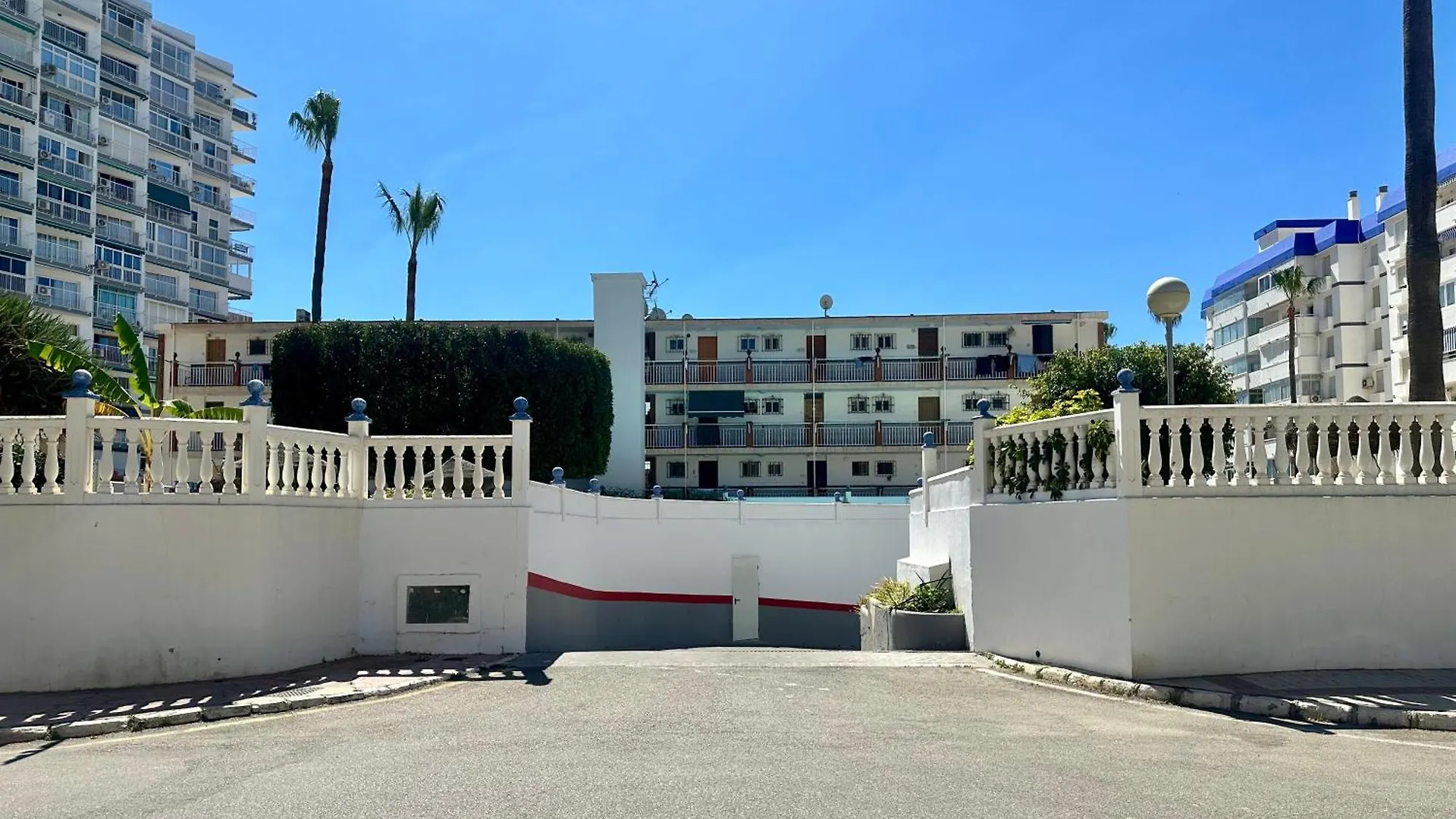 First Line Apartment Sea Views With Pool And Free Parking Benalmádena